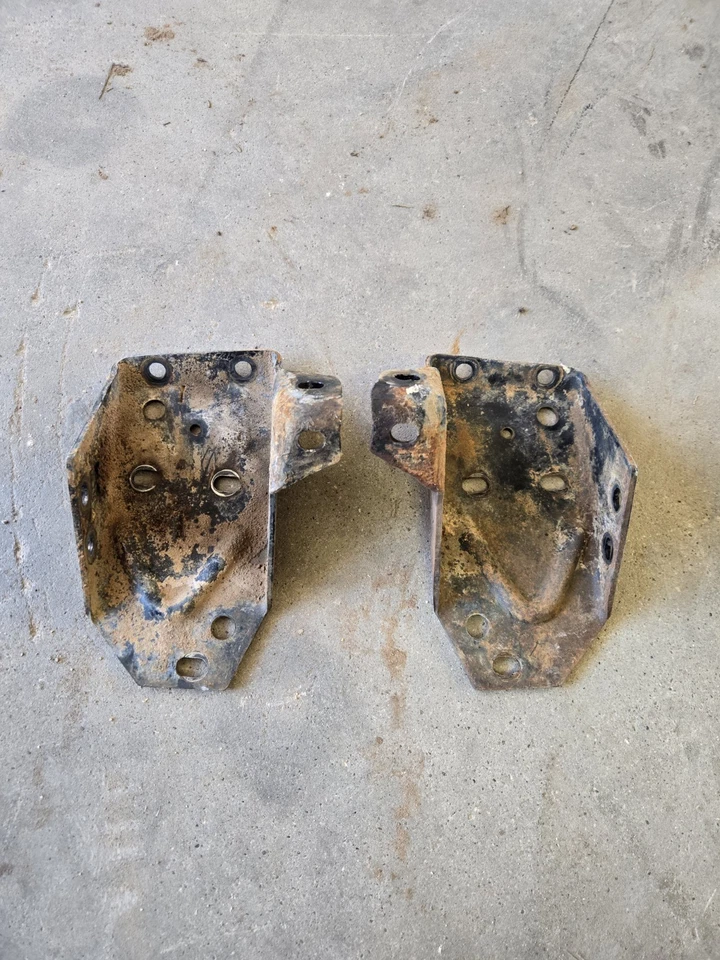 Chevrolet K10 K5 K30 1976-1987 4x4 perchas de montaje de motor OEM sin soportes de motor Foto 2 de 2