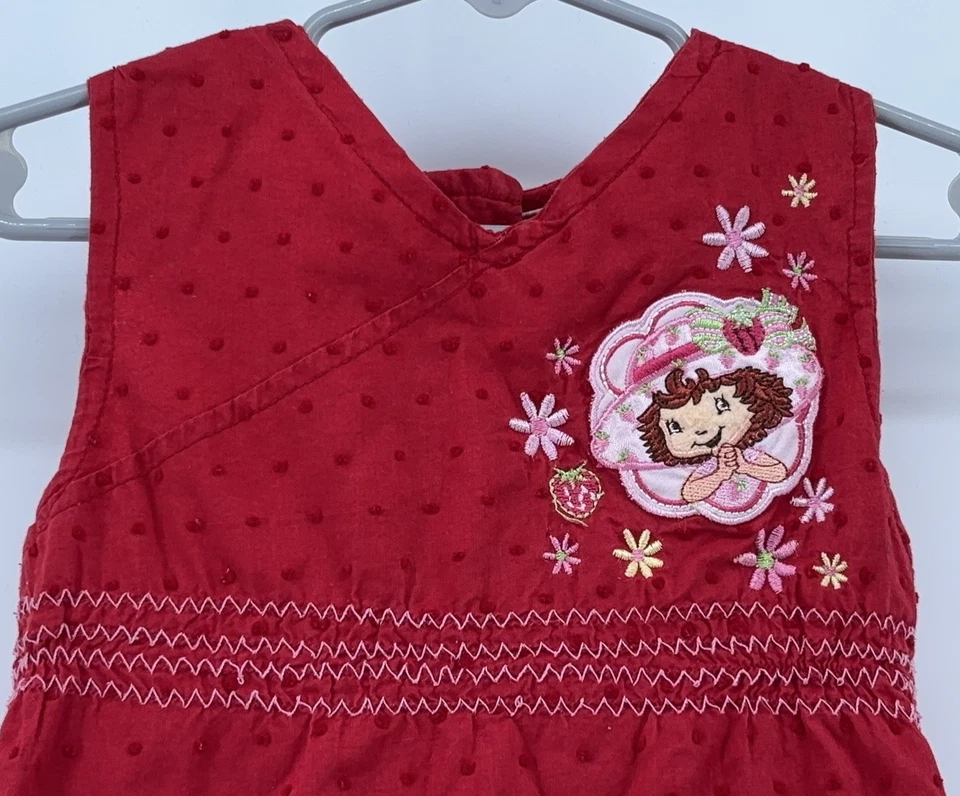 Camiseta sin mangas de encaje bordada roja talla 5 Strawberry Shortcake Y2K 2004 de colección muy rara Foto 3 de 4