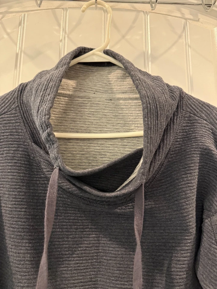 Suéter jersey gris Kirkland para mujer Foto 2 de 4