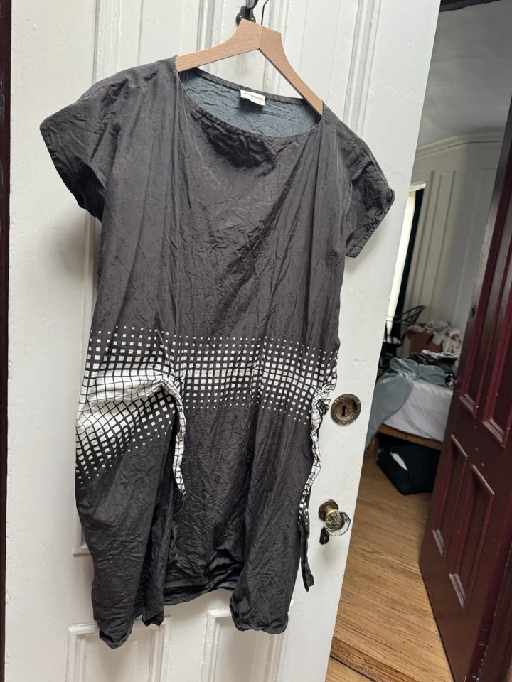 Vestido Dries Van Note blanco y negro a cuadros corbata mediana hasta la rodilla Foto 2 de 4