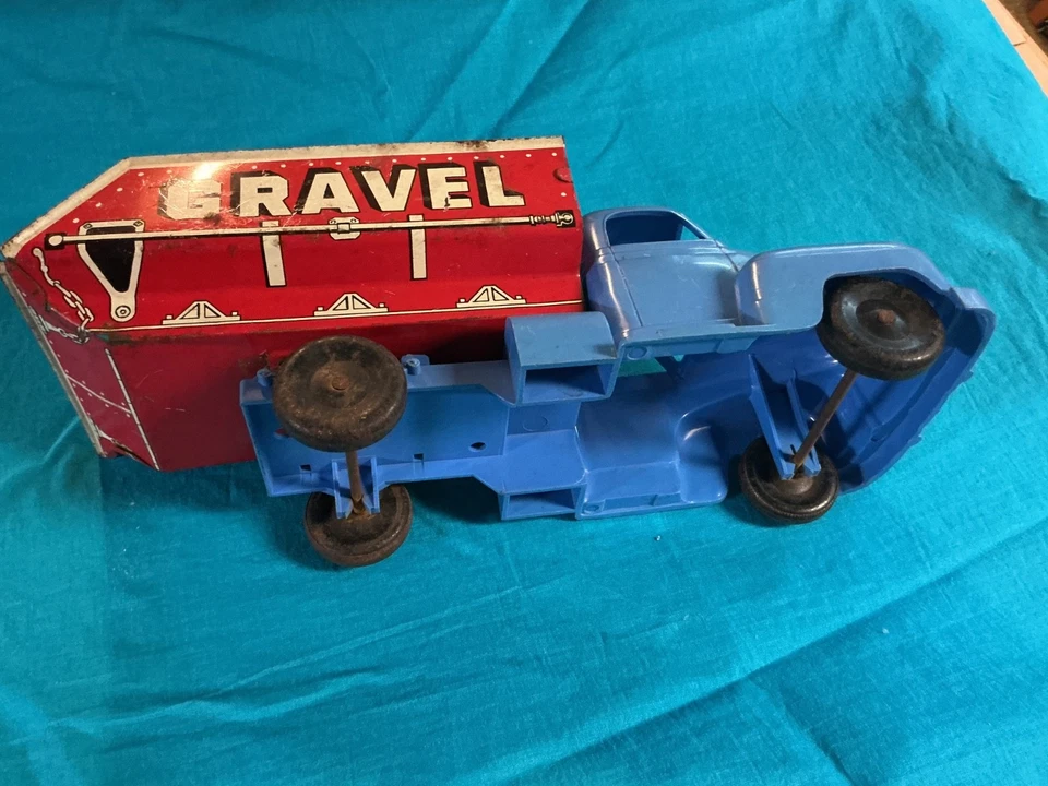 Camión volquete de arena Marx con volteo de metal y cabina y marco de plástico Foto 4 de 4