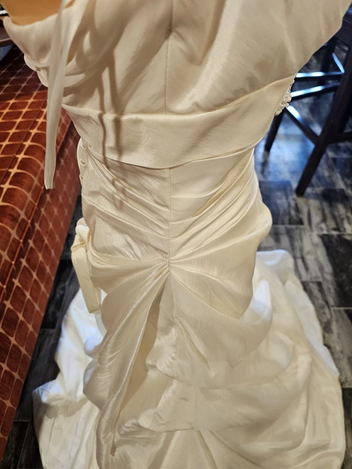 Ivory Wedding dress Sz 8 Strapless ,Train  Lace Up Back, Rhinestones  - Image 4 of 4