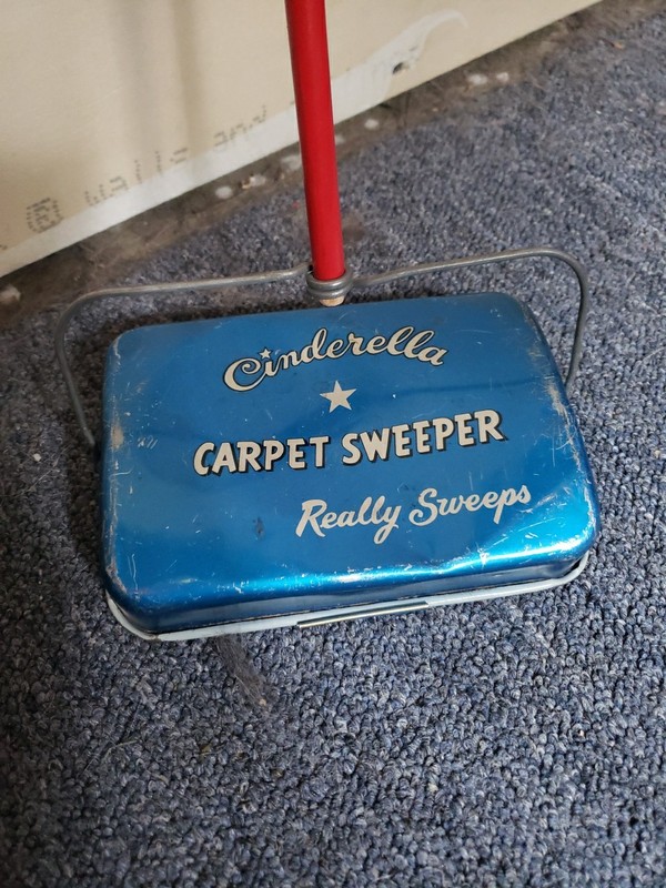 Vintage 40s 50s Tin Lithograph Cinderella Carpet Sweeper Child's Toy Norstar 