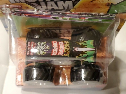 GRAVE DIGGER 30TH ANNIVERSARY POSTER MONSTER JAM DIECAST 2010 ULTRA RARE - Picture 5 of 12
