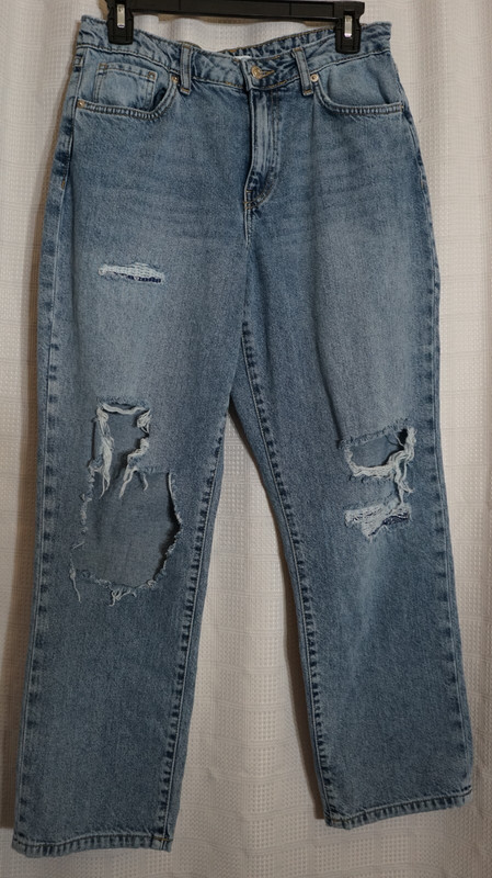 Forever 21 distressed look blue jeans for women
