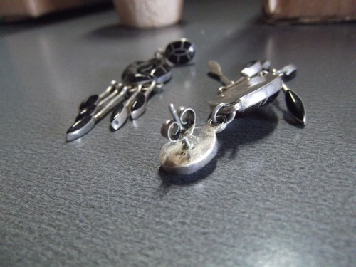1 paio di vecchi orecchini a perno forma ovale in metallo nero e argento da 2" pollici - Foto 6 di 9