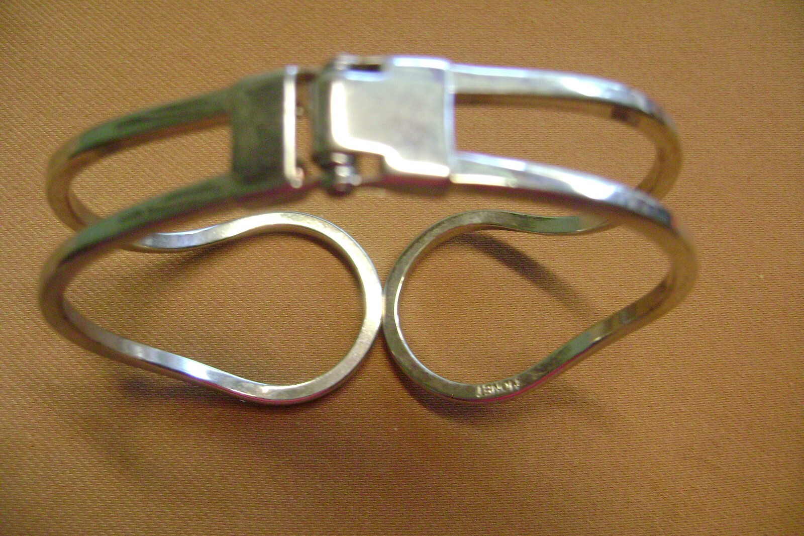 SIGNED MONET RHINESTONE HINGED BANGLE SILVER TONE… - image 5
