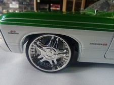  RUOTE E PNEUMATICI PERSONALIZZATI PER AGGIORNAMENTO 1967 CHEVROLET IMPALA JADA BTM SCALA 1:24 
