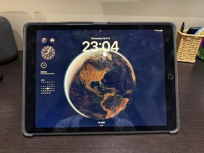 iPad Pro 12.9-inch, 2nd Gen, Wi-Fi w/ZUGU Case And Apple Pencil