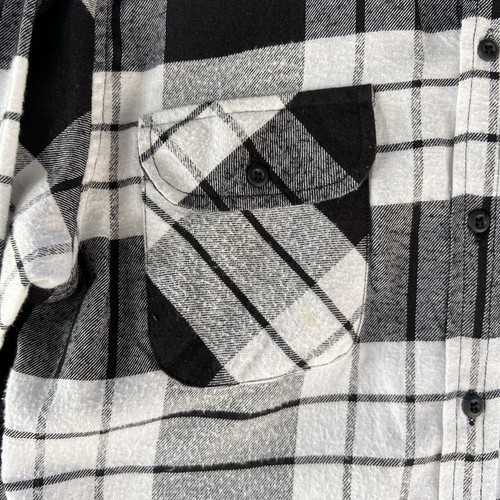 AC/DC Check Plaid Flannel Button Down Shirt Mens Medium Black White - Picture 9 of 11