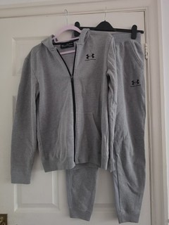 Under Armour Set Jogger e Felpa con Cappuccio in Pile Grigio Età 14 15 Anni (T27)