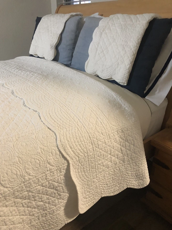 Simply Shabby Chic Matelasse Quilt Set 100% Cotton Queen White Scalloped 86x92" - Image 3 of 4