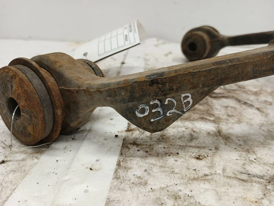 Brazo de control superior derecho pasajero delantero del Ford F150 2000 11928042 Foto 4 de 4