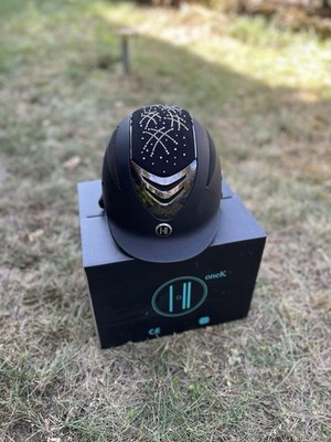 One K Defender Pro Matt Rainbow chrome black Reithelm Gr. M / Riding Helmet