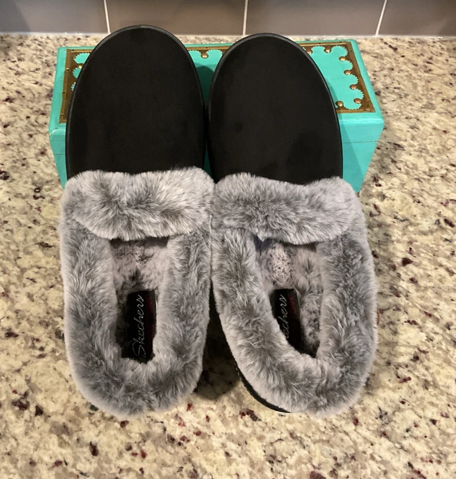 SKECHERS Womens Sz 7.5 Cozy Campfire Slipper Black/Grey Memory Foam Faux Fur NWT - Image 4 of 4