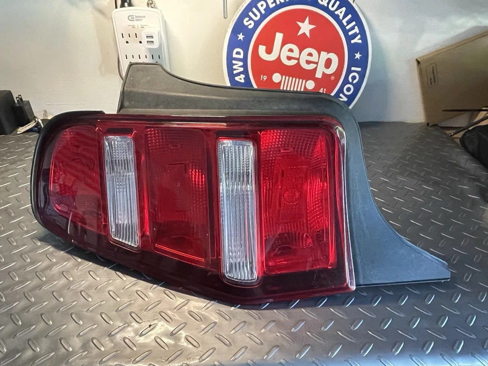 Ford Mustang 2010 2011 2012 conductor izquierdo luz trasera lateral izquierda lámpara OEM Foto 2 de 4