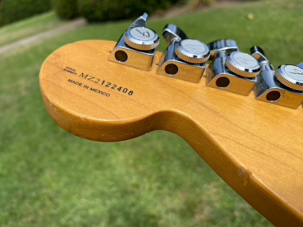 2002 Fender Tom Delonge Signature Model Stratocaster Daphne 2002 Fender Tom Delonge Signature Model Stratocaster Daphne