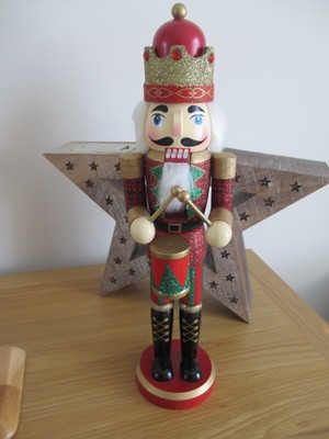 Großer traditioneller Weihnachts-Nussknacker aus Holz Dekoration (38 cm)