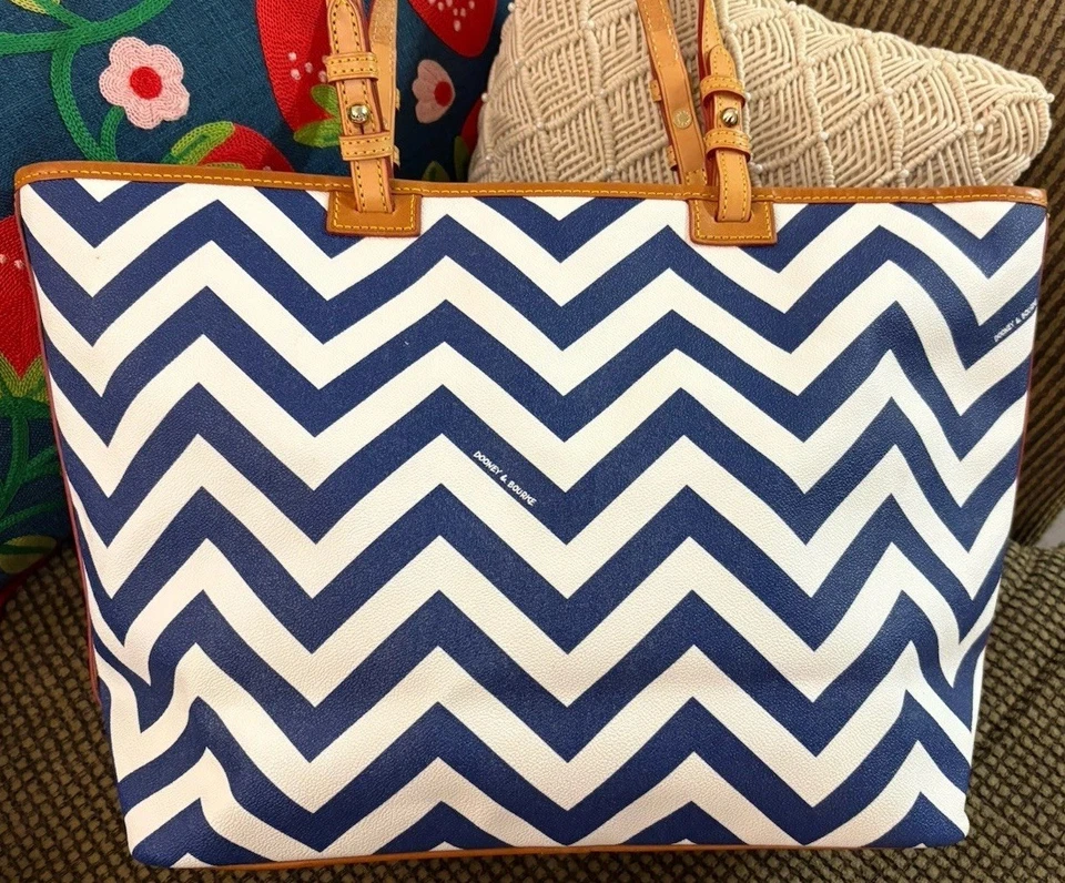 Conjunto Dooney Bourke Azul Blanco Chevron Grande Cremallera Bolso Bolso sin asas Cartera Foto 4 de 4