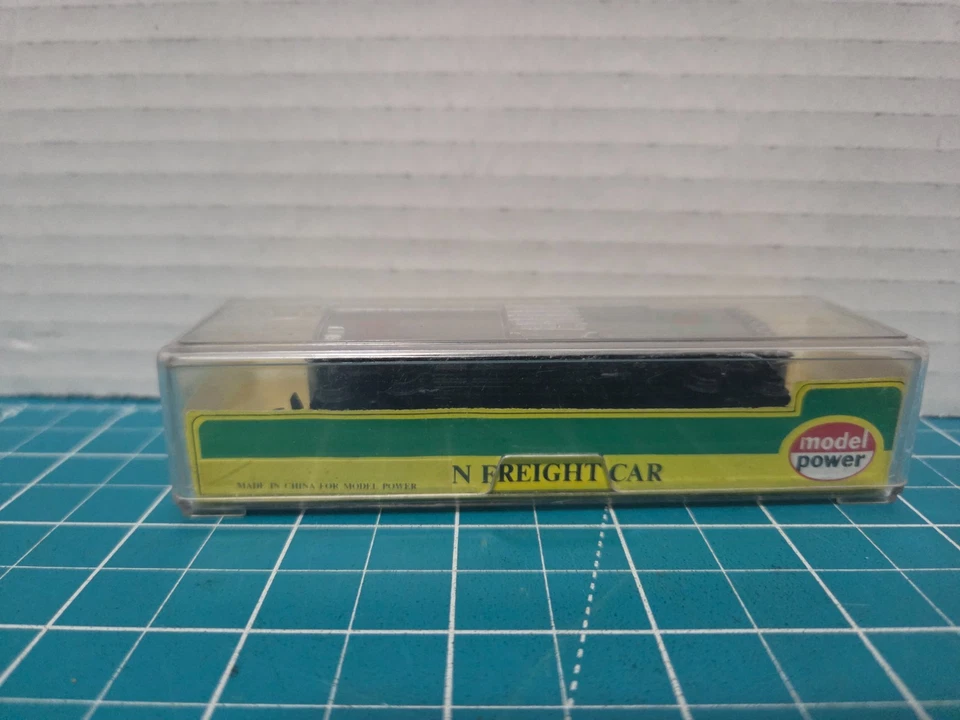 MODEL POWER N SCALE FREIGHT CARS 3711 Silver CNR Boxcar - Image 2 of 2