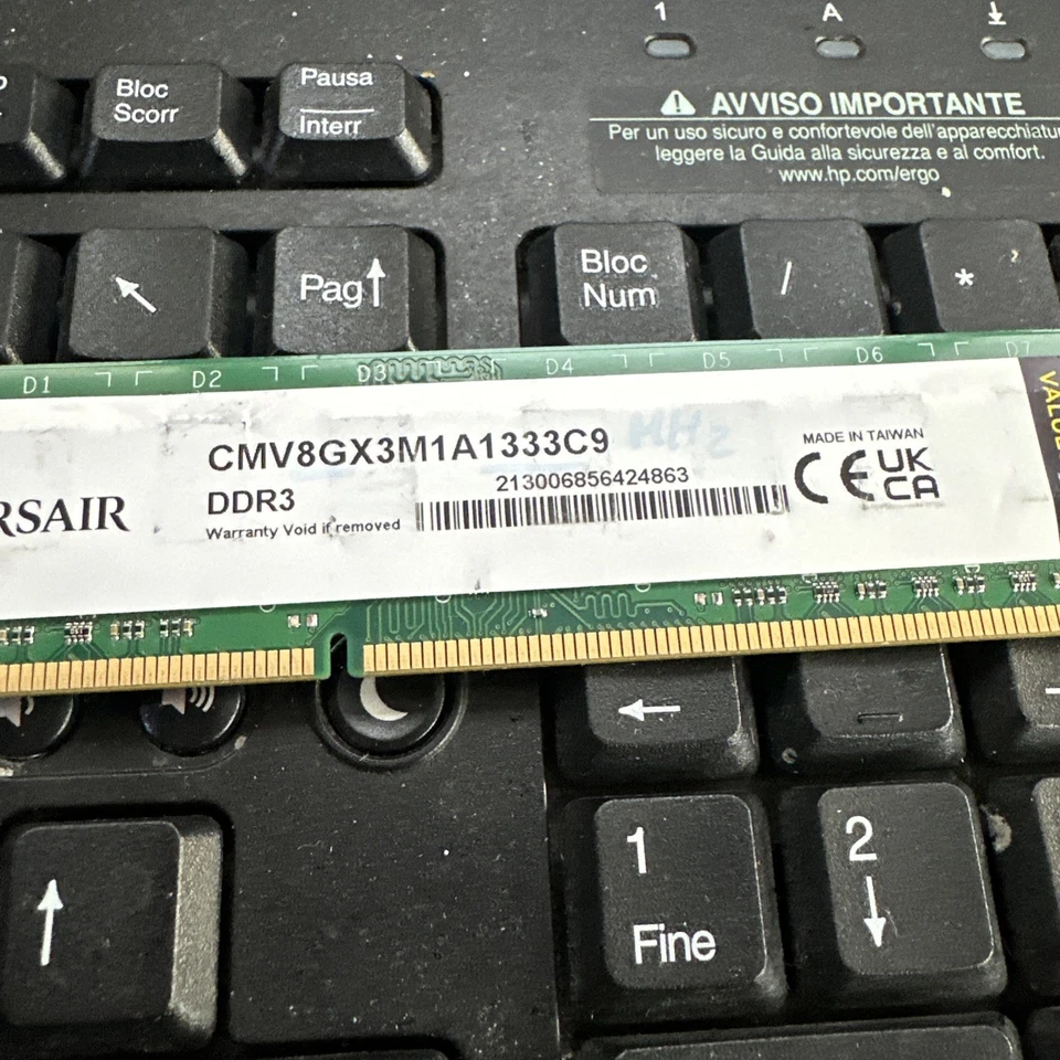 8GB Corsair CMV8GX3M1A1333C9 DDR3-1333Mhz PC3-10600U CL9 RAM Arbeitsspeicher - Immagine 2 di 4