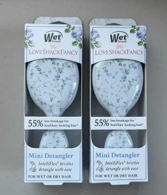 LoveShackFancy x Wet Brush English Ivy Blue Love Shack Fancy 