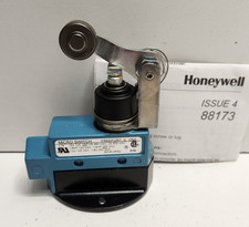 NEW NO BOX MICRO-SWITCH 15A 480V TOP ROLLER LEVER LIMIT SWITCH BZV6-2RN2