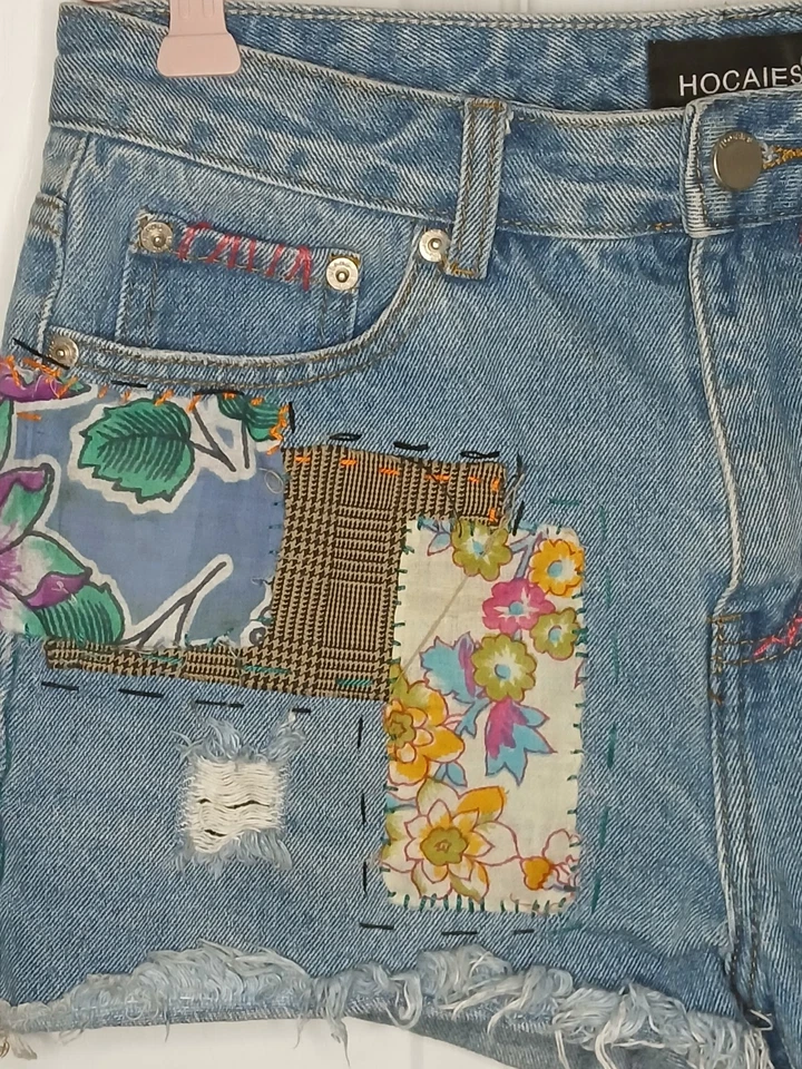 Pantalones Cortos de Denim Hippie Love Personalizados Patchwork Únicos Hechos a Mano Foto 2 de 4
