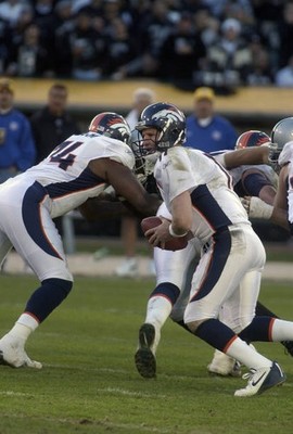 Steve Beuerlein Denver Broncos in action v the Oakland Raider duri- Old Photo 2