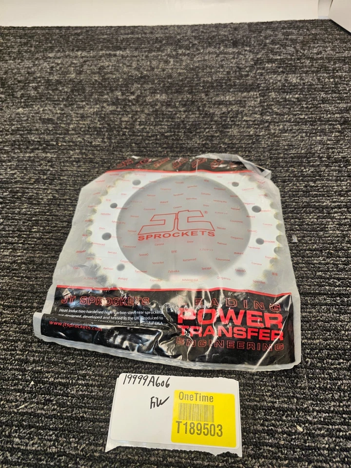 Piñón trasero de acero al carbono JT JTR1340.43 para Honda CB1000R 2011-2016 Foto 4 de 4