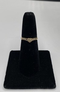 10k Gold Melee Diamond Heart Ring Size 6 1.6 g