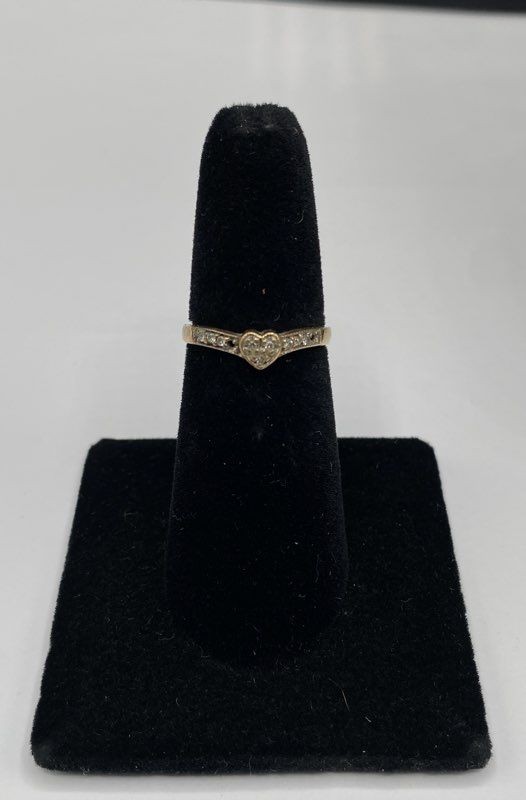 10k Gold Melee Diamond Heart Ring Size 6 1.6 g