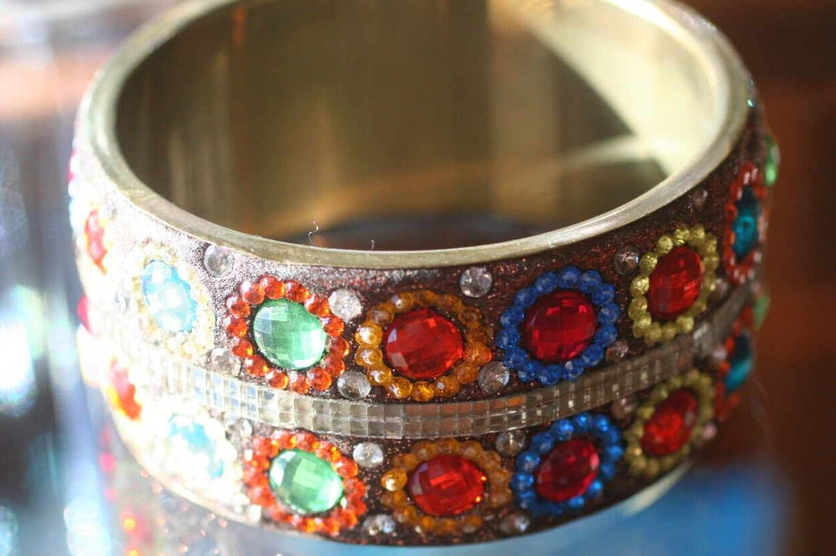 Vint *BIG DOUBLE WIDE MULTICOLORED DECORATED METAL BANGLE SUPER