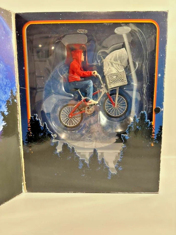 NECA E.T El Extraterrestre 40 Aniversario Elliott y E.T. en bicicleta Foto 2 de 4