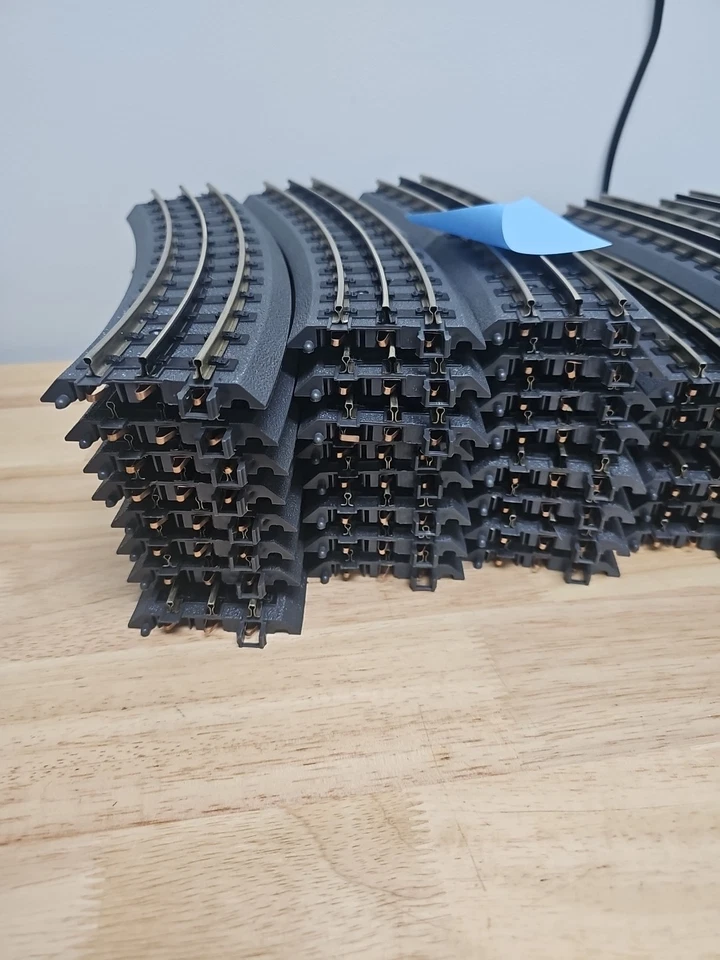 MTH REAL TRAX 0-42"CURVE TRACK , 44 PIECES  - Image 4 of 4