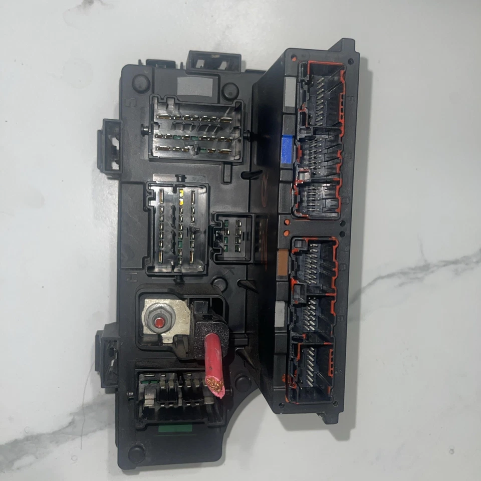 Chrysler 200 Dodge Avenger 2011-2014 TIPM caja de relé de fusibles P04692346AE    Foto 3 de 4