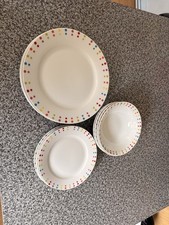 16 Piece Dinnerware Set - Plates, Side Plates & Bowls (Service For 4)