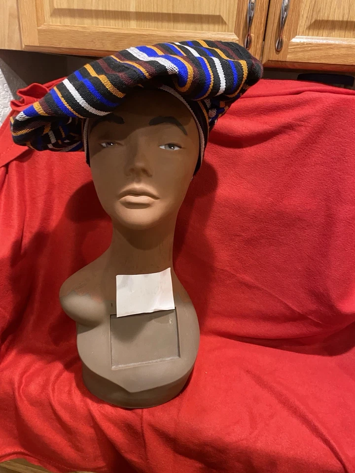 Sombrero reversible un lado a rayas multicolor otro lado negro. Foto 3 de 4