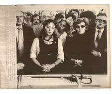 Esposa del Marinero Carlos Olivieri Funeral GENERAL BELGRANO Hundimiento 1982 Foto de Prensa