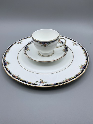Wedgwood Osborne 4 Piece Place Setting Dinner Cup & Saucer 9” Platter Never Used - Picture 11 of 15