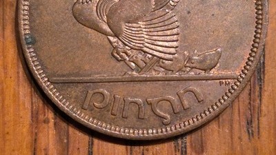 1967 Ireland 1 Pingin Irish Harp, Hen Wirh Chicks 30.9mm Bronze