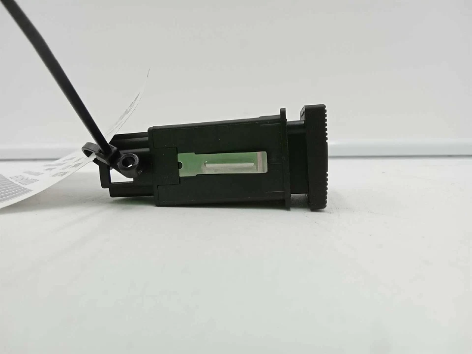 VOLKSWAGEN CABRIO 99-03 REAR WINDSHIELD DEFROST SWITCH 1E0 959 621 USED OEM - Image 4 of 4