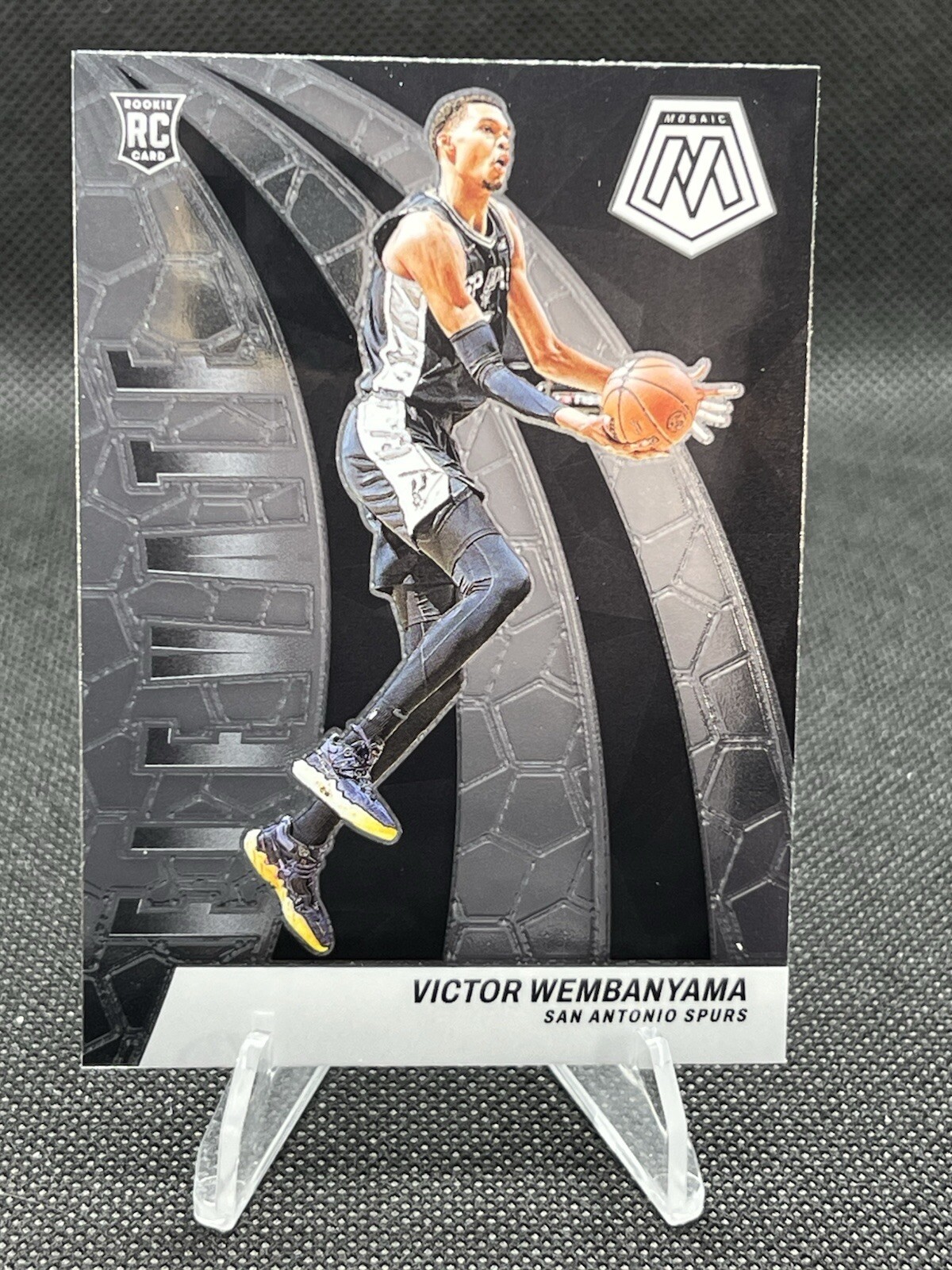 2023-24 Panini Mosaic #18 Victor Wembanyama Elevate