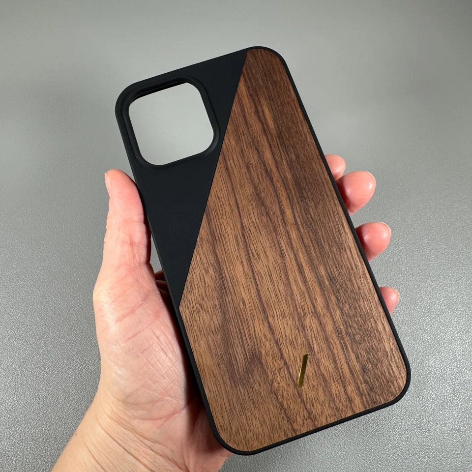 Funda de madera Native Union Clic para iPhone 12 PRO MAX: grano de madera de nogal / negra Foto 3 de 4