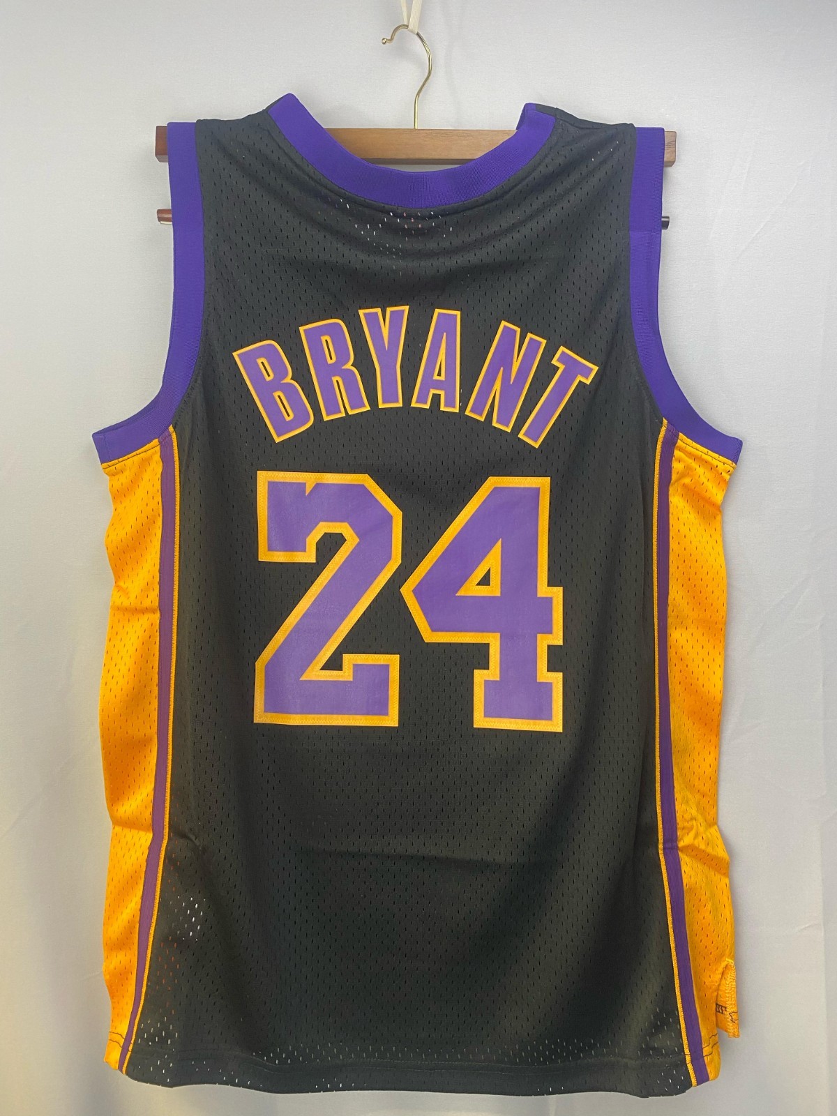 Kobe Byant #24 LA Lakers Youth Purple Jersey Icon Edition Size Large