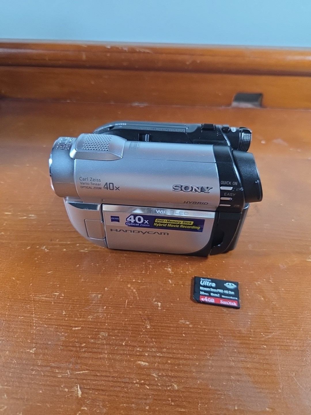 Sony DCR-DVD650 Mini DVD/ Memory Stick Camcorder (Silver)