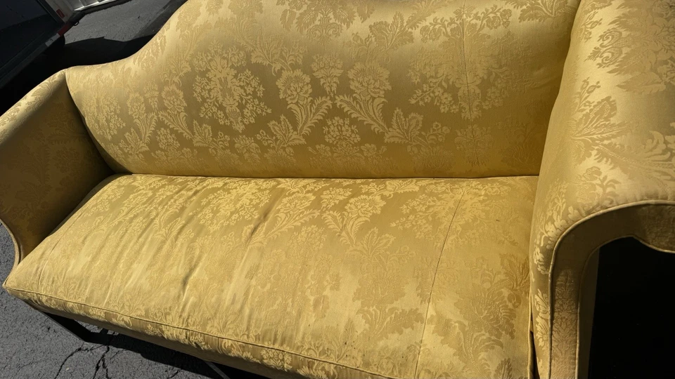 Sofá amarillo Kittinger vintage, sofá trasero caoba camoba estilo Chippendale Foto 4 de 4