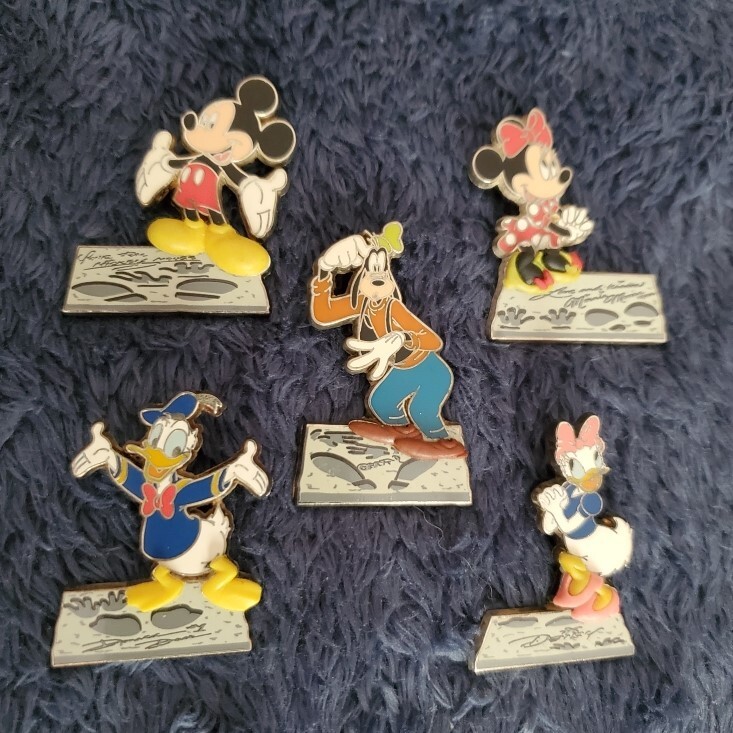 Disney Foot & Handprint LE Surprise Pin Set Mickey Minnie Goofy