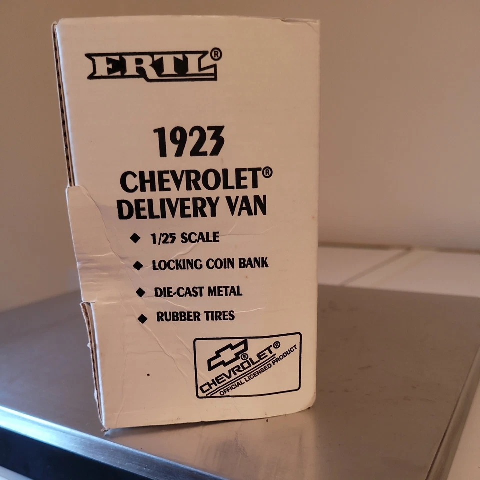 ERTL 1923 Chevrolet Hersheys Delivery Van Replica Bank Die cast Plastic Crack - Image 4 of 4