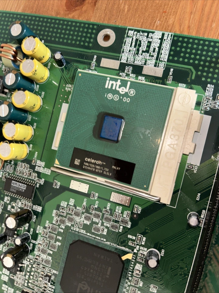 MX842 Motherboard Rev 4000733 PGA370 Socket 370 406000CJ 1QR632VERA0105043 - Image 3 of 4